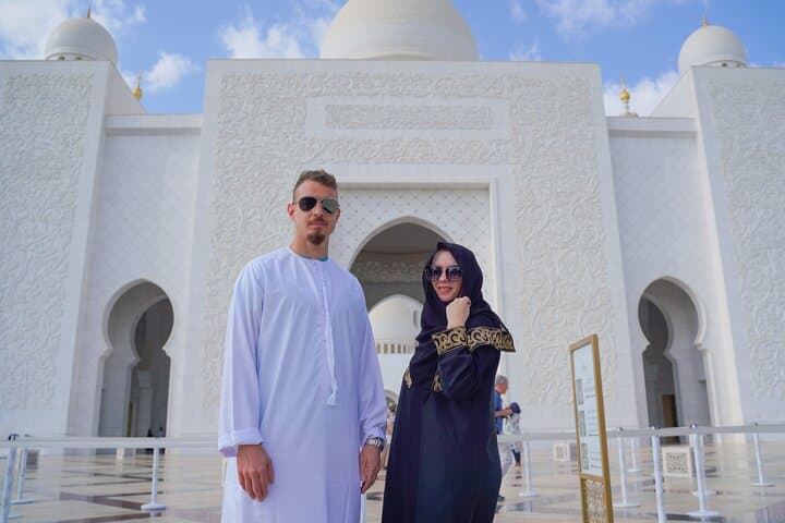 From Dubai: Abu Dhabi Sheikh Zayed Grand Mosque Guided Tour