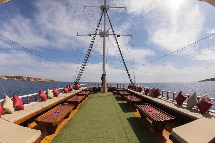 Alquiler de barco privado en Sharm EL Sheikh a bordo de Barbarosa
