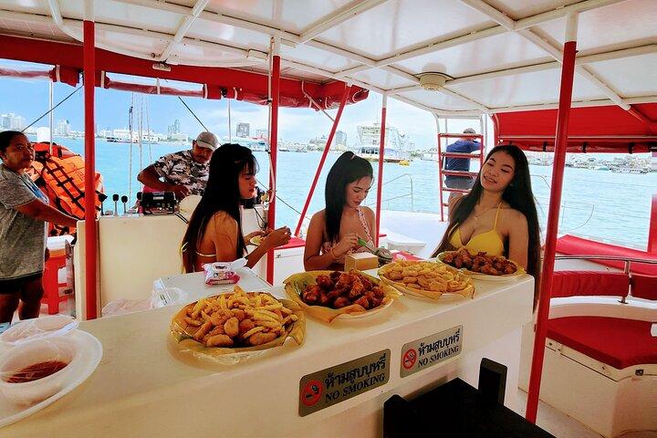 Baliblue Sunset Yacht Cruise Party com música e dançarina em Pattaya