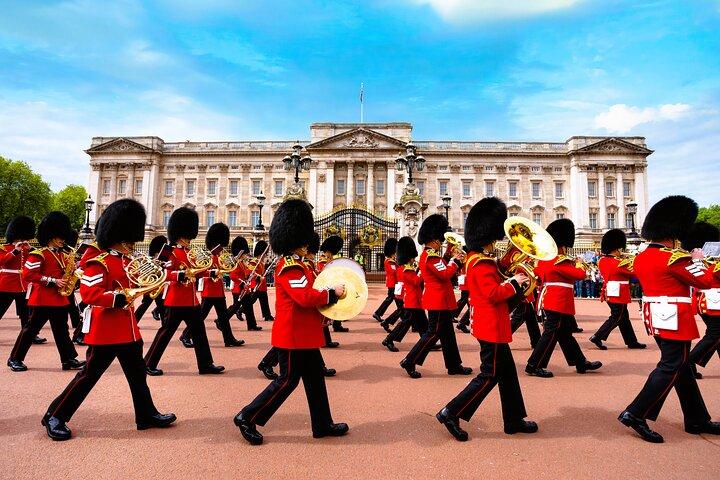 Visita con entrada al Palacio de Buckingham y al cambio de guardia