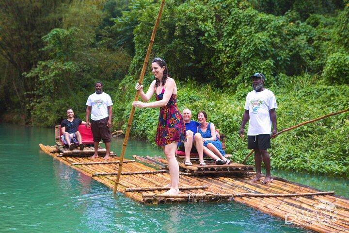Bamboo Rafting & River Tubing Tour Ocho Rios (entréavgift ingår)