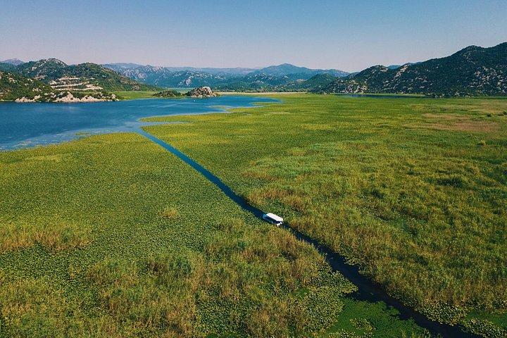 クリムニカ ワイン ロードとスカダル湖クルージング ツアー