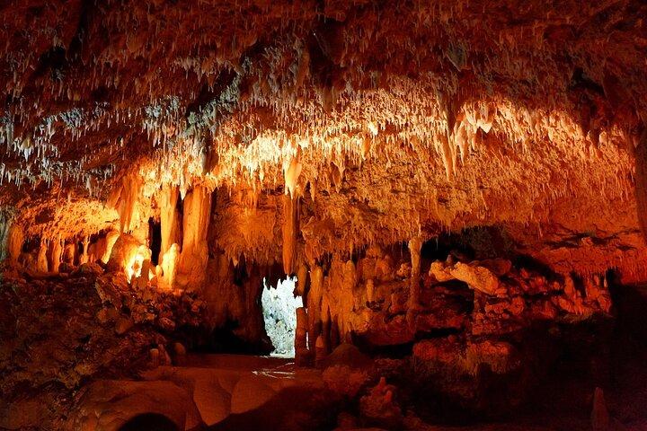 リスボンからファティマとミラ デ アイレ洞窟へのプライベート日帰り旅行