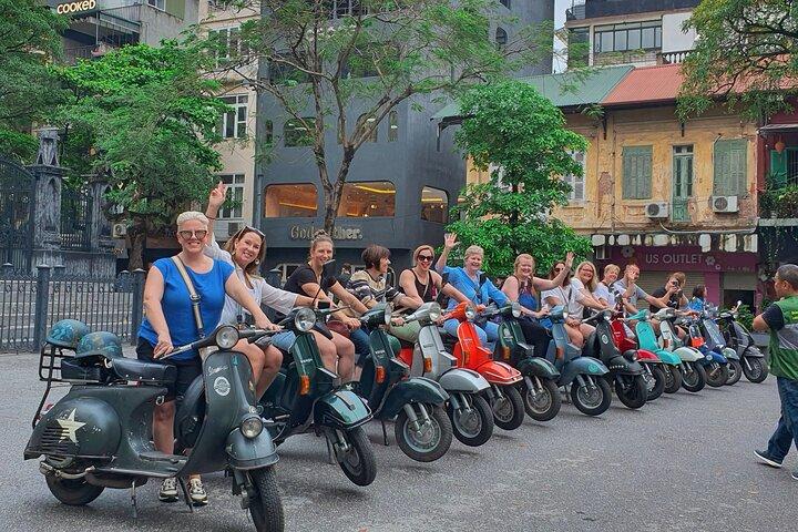 Hanoi Vespa Tours: Essen + Kultur + Spaß auf der Army Vespa