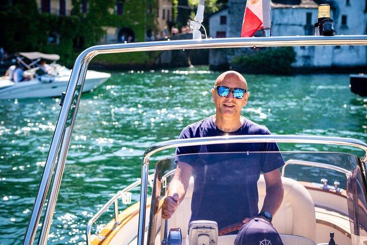 Croisière privée de 2H sur un magnifique hors-bord en bois sur le lac de Côme