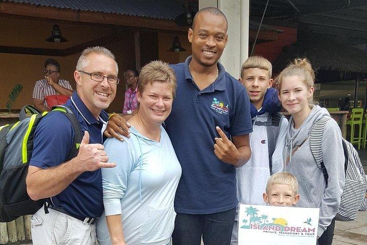 モンテゴベイ空港からの往復送迎： ハイアット・ジララ&ジヴァ