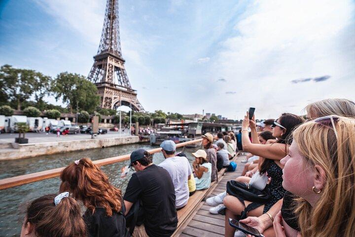 River Seine Sightseeing Boat Tour with Audio Guide