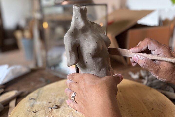 Clase privada de escultura de arcilla con arcillas mixtas locales