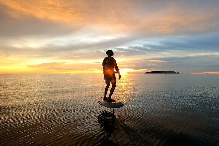 Sunset E-Foil Experience i Tanjung Aru Beach