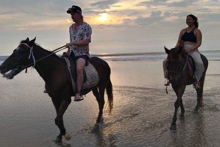 スミニャックでの乗馬とバリ島のATVライド・ウブド