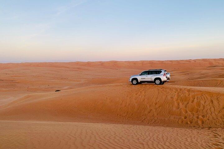 Privat Oman Desert Overnatning i Wahiba Sand og Wadi Exploration