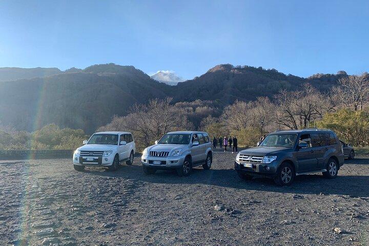 Catania: Tour Matinal Etna, Caverna de Lava em Jeep e Van