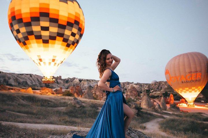 空飛ぶドレスでカッパドキアの写真撮影