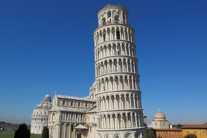 Tour privato di Pisa, Lucca e cantina dal porto di Livorno