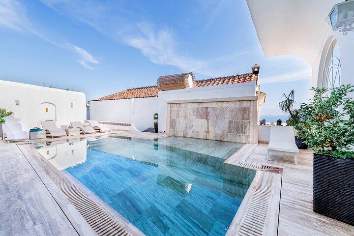 Positano: Bem-estar na Villa Magia com acesso ao spa e às piscinas.