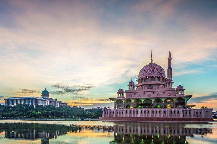 Putrajaya Evening Experience : Ponti illuminati e crociera sul lago