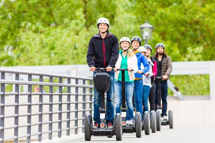 セグウェイで行くプトラジャヤ 10 km エコ ライド ツアー (ホテルへのお迎え付き)
