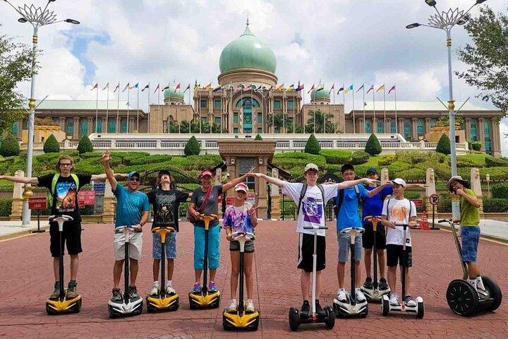 セグウェイで行くプトラジャヤ 10 km エコ ライド ツアー (ホテルへのお迎え付き)