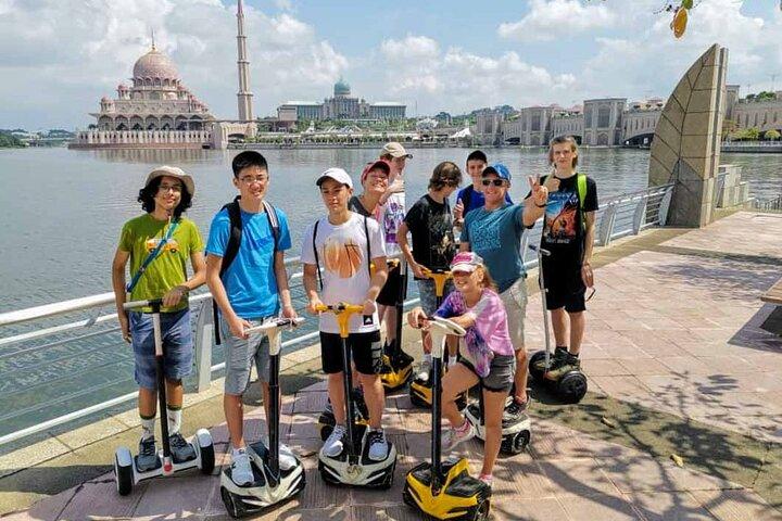 Putrajaya 10 km Eco Ride Tour mit dem Segway mit Abholung vom Hotel