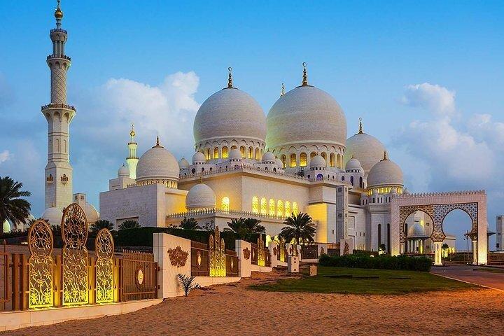 Tour della città di Abu Dhabi e Grand Drive dello sceicco Zayed attraverso il Museo del Louvre