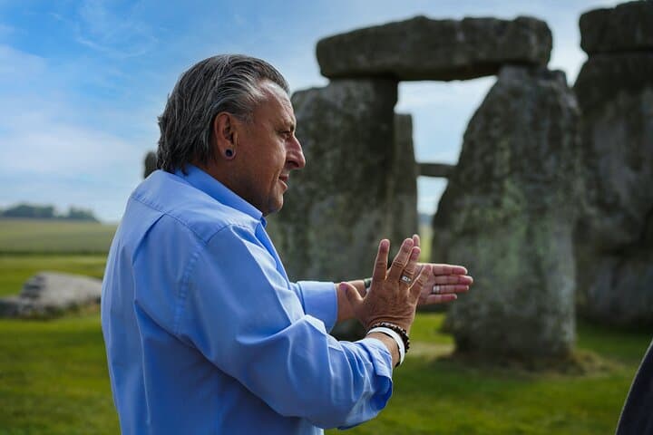 Small-Group Day Trip to Stonehenge, Bath and Windsor from London