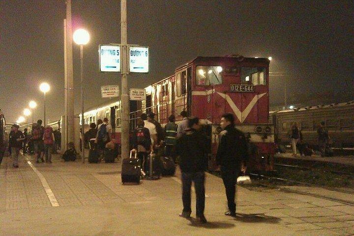 ハノイ発夜行列車付きサパ 2 泊 3 日ツアー