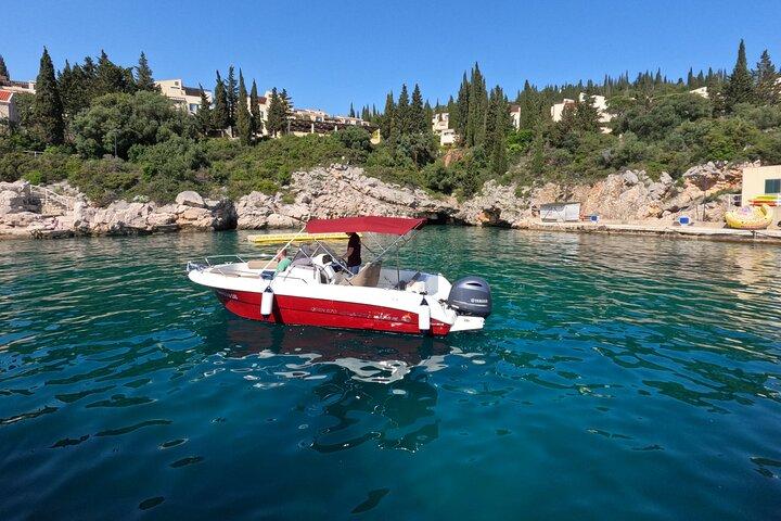 Tour privato in motoscafo: grotta blu, spiagge sabbiose e snorkeling