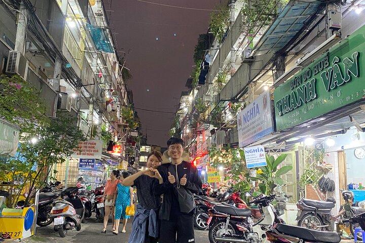 Saigon Private Street Food Tours em Scooter com Bubbies locais