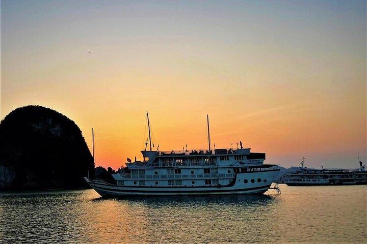 ハノイへサパへFansipan＆Halong Bay Overnight Cruise（SIC 6D5N）への逃避行
