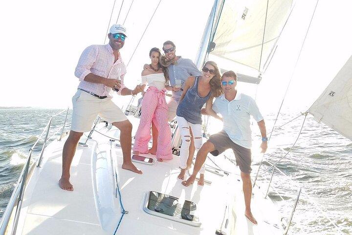 Excursion privée du matin en voile/dauphin sur 50ft Fate, BYOB ou restauration
