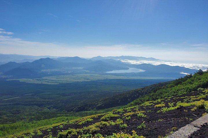 車で富士山7合目までプライベートトレッキング体験