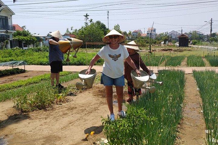 Tra Que Vegetable Farming、料理教室、ハーブフットマッサージのガイド付きツアー