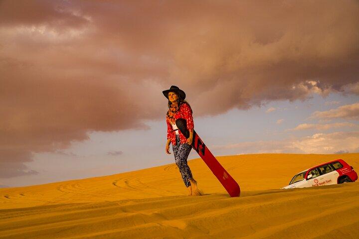 Premium Dubai Red Dunes mit Quad, Kamelritt und VIP-Dinner