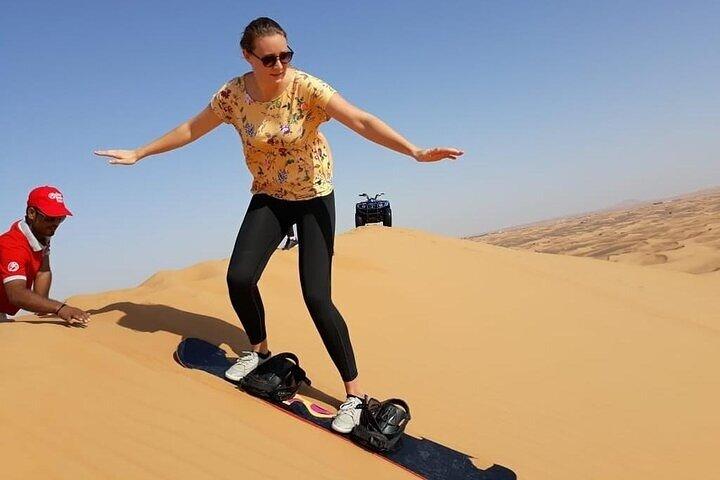 Dubai Selbstfahrendes Quad, Sandboarding, Kamele & Erfrischungen
