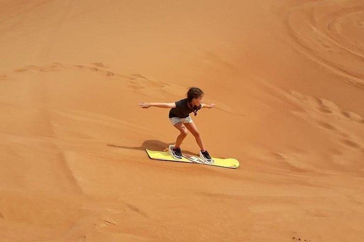 Dubai Selbstfahrendes Quad, Sandboarding, Kamele & Erfrischungen
