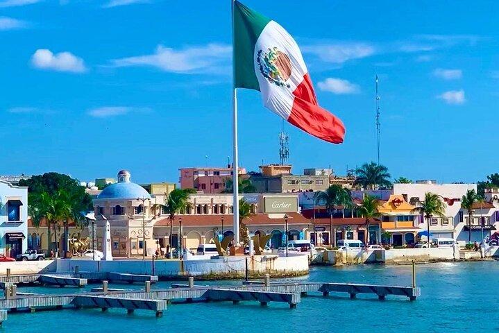 Half-Day Island Tour with Mayan Experience & Beach Break