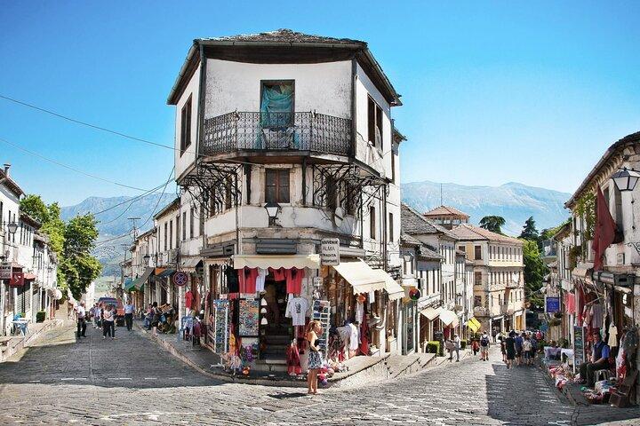 Tour privato di un giorno di Gjirokastra e Blue Eye da Tirana o Durazzo
