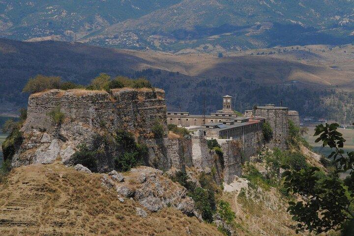 Tour privato di un giorno di Gjirokastra e Blue Eye da Tirana o Durazzo