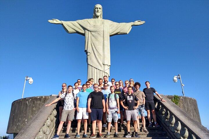 Caminhada até o Cristo Redentor Uma jornada ao marco icônico do Rio