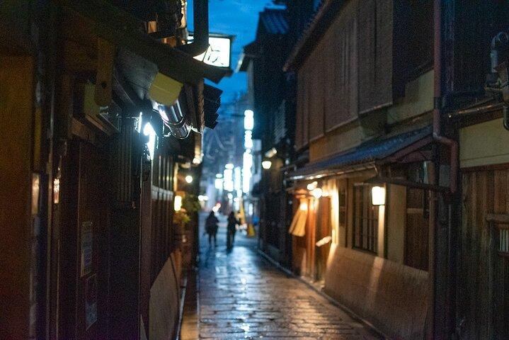 京都祇園を巡るタカシの地元グルメ探検 ラーメンのコツ