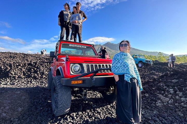 バトゥール山の日の出ジープと黒い溶岩＆ピラミッド温泉