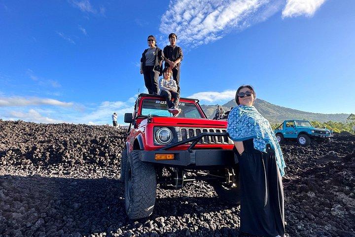 バトゥール山の日の出ジープと黒い溶岩＆ピラミッド温泉