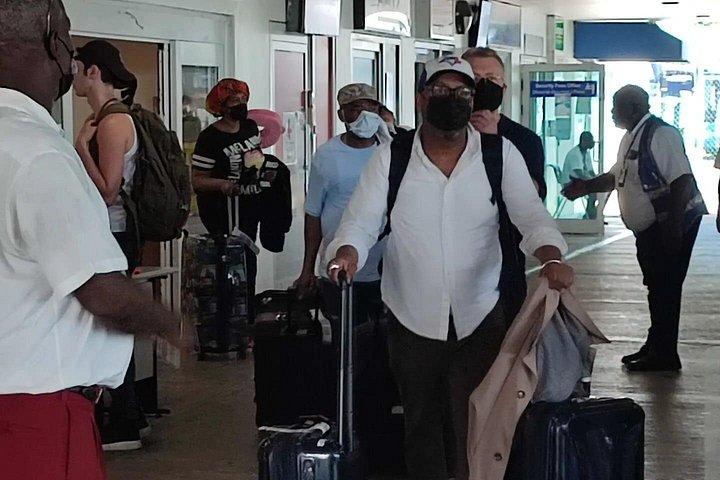 ロイヤルトン、オーシャンエデン/コーラルアクアレルへのプライベート空港送迎