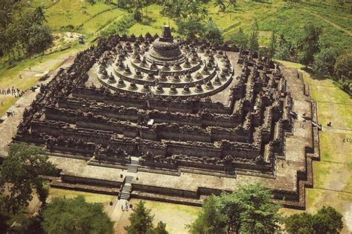 A singularidade dos templos de Borobudur e Prambanan