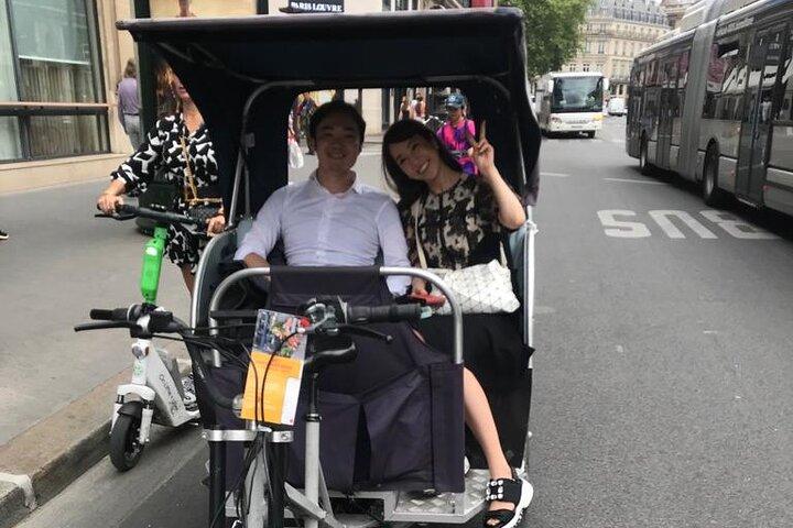 パリ最大の記念碑のパノラマ ツアー (自転車タクシー)