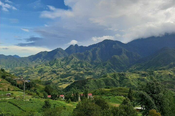 Trekking d'une journée dans la vallée de Sapa et Muong Hoa avec un guide local