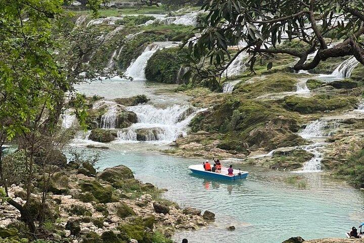 Al este de Salalah, Safari de montaña, Camellos, Cascada, Playa blanca