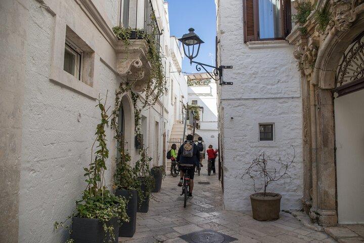 e-bike tour en boucle entre Locorotondo et Martina Franca