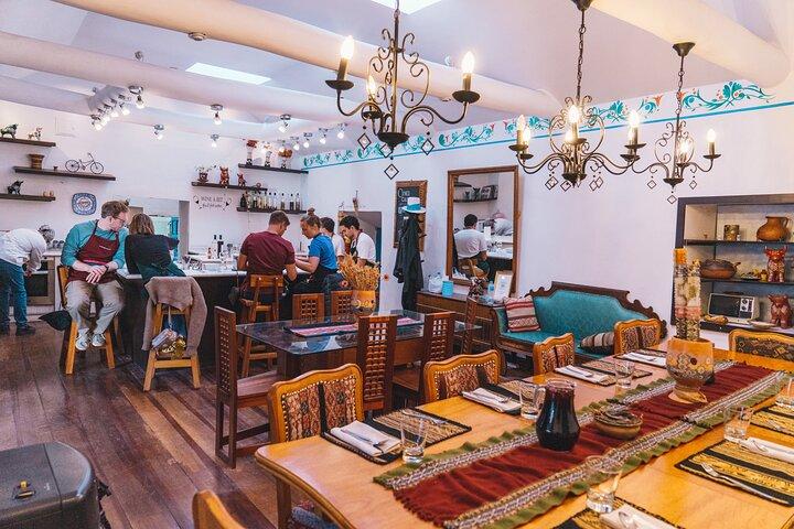 Mercado local e aula de culinária peruana com Pisco Sour em Cusco
