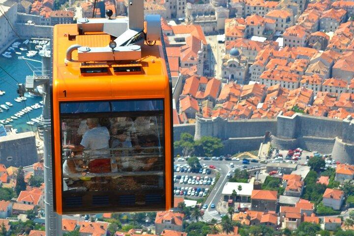 Privat linbana - Stadsvandring och murar i Dubrovnik